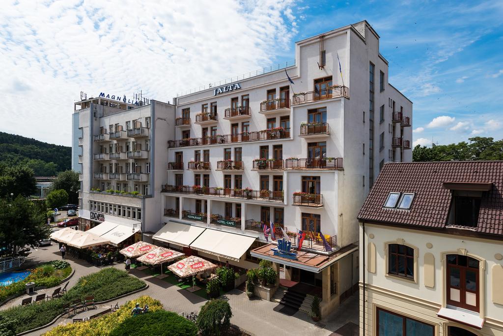 Hotel Ensana Jalta Piest'any Exteriér fotografie